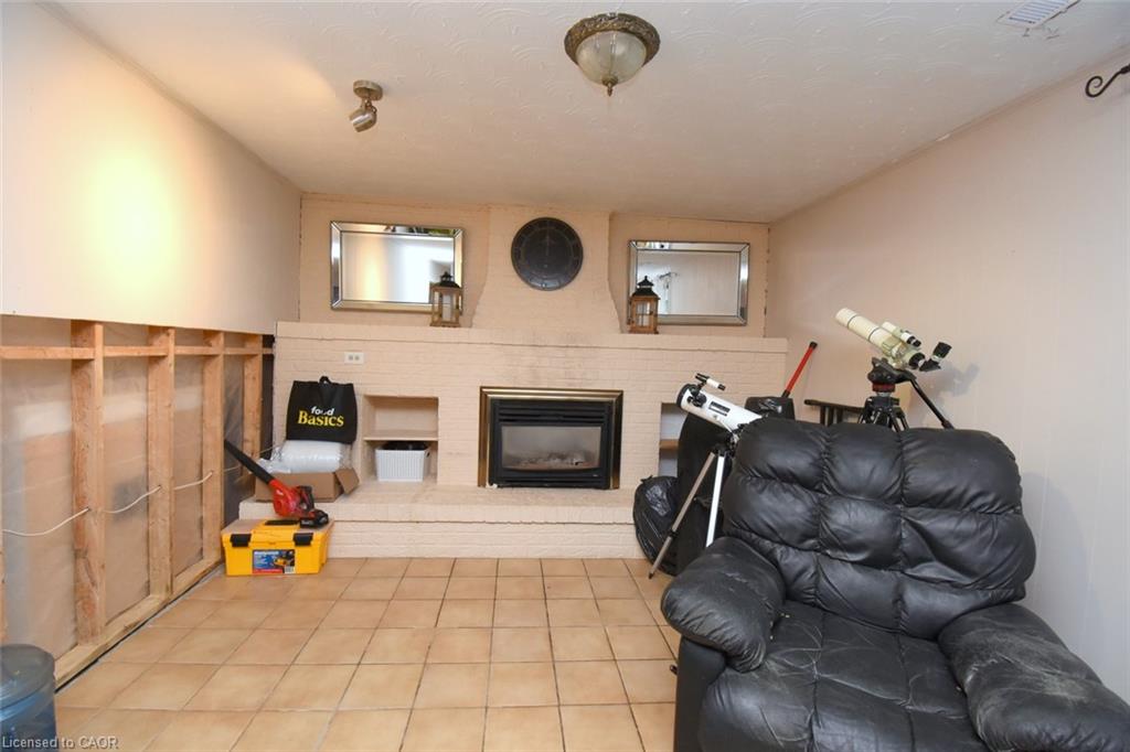 64 Winnett Street N Property Photo 18