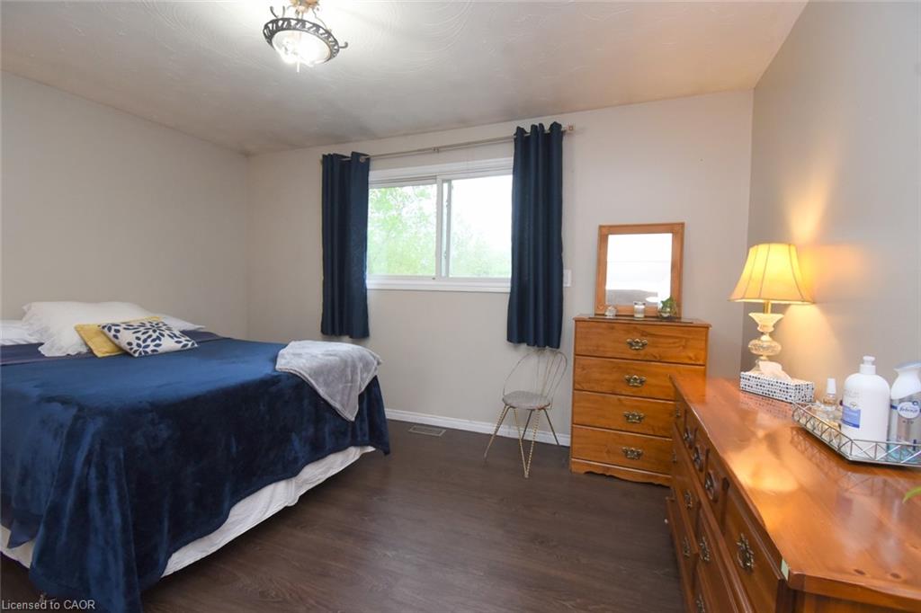 64 Winnett Street N Property Photo 22