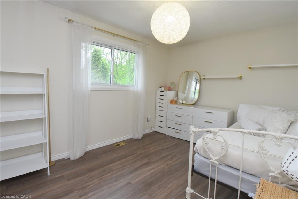 64 Winnett Street N Property Photo 23