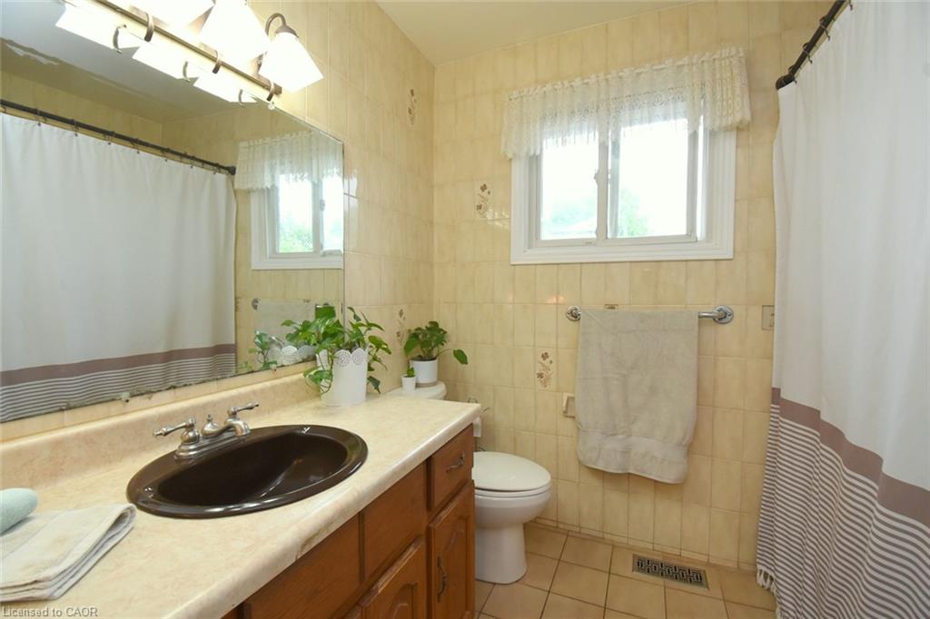 64 Winnett Street N Property Photo 25