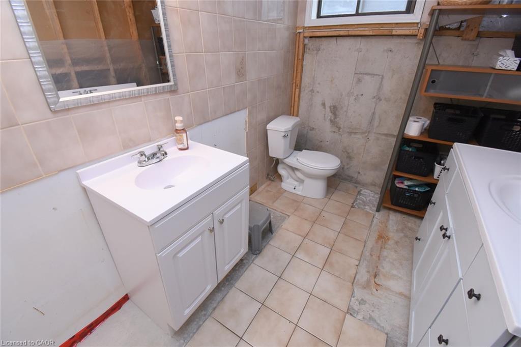 64 Winnett Street N Property Photo 27