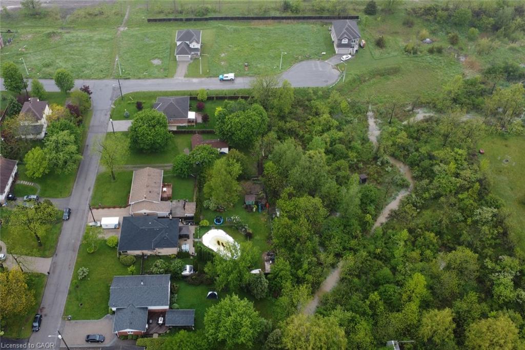 64 Winnett Street N Property Photo 28