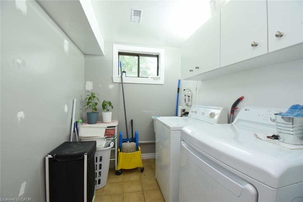 64 Winnett Street N Property Photo 29