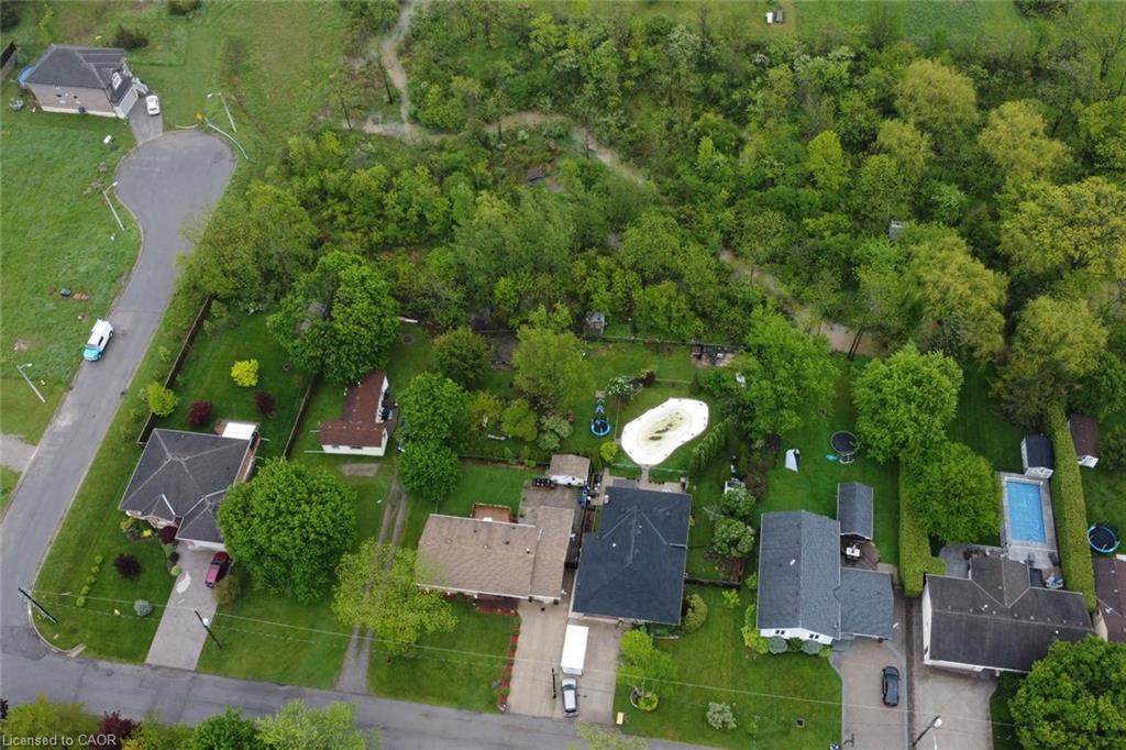 64 Winnett Street N Property Photo 31