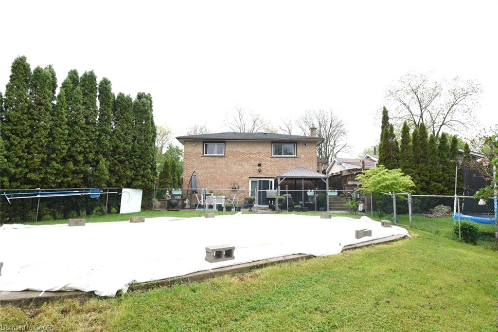 64 Winnett Street N Property Photo 32