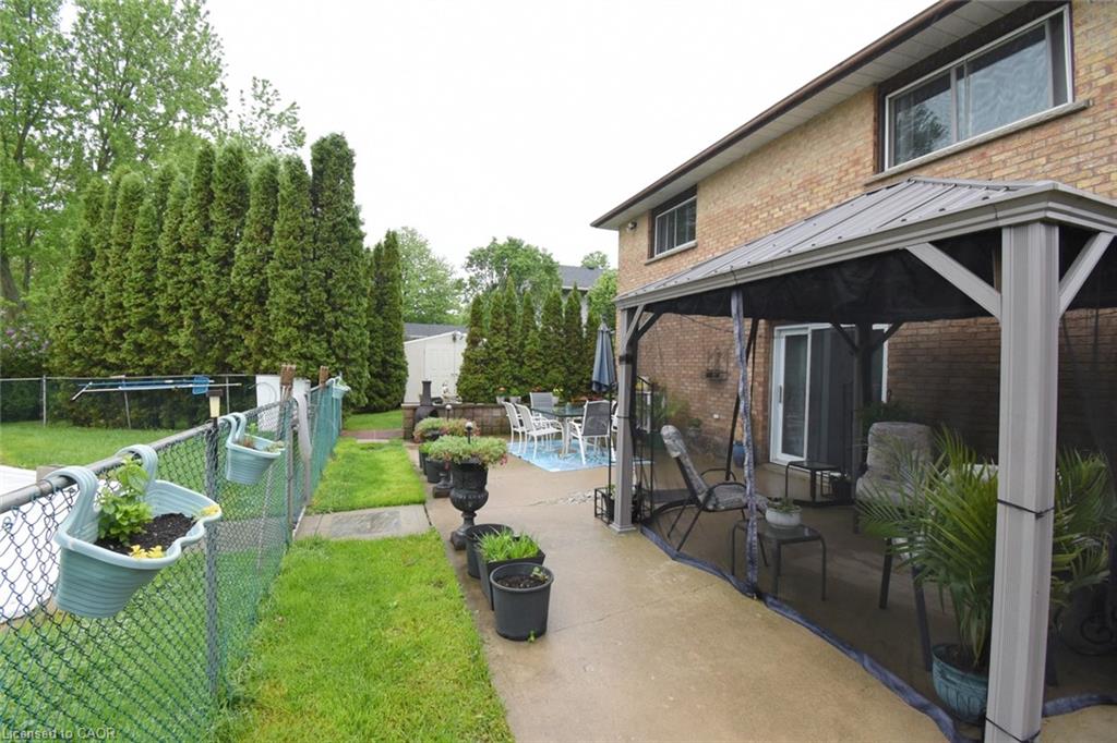 64 Winnett Street N Property Photo 36