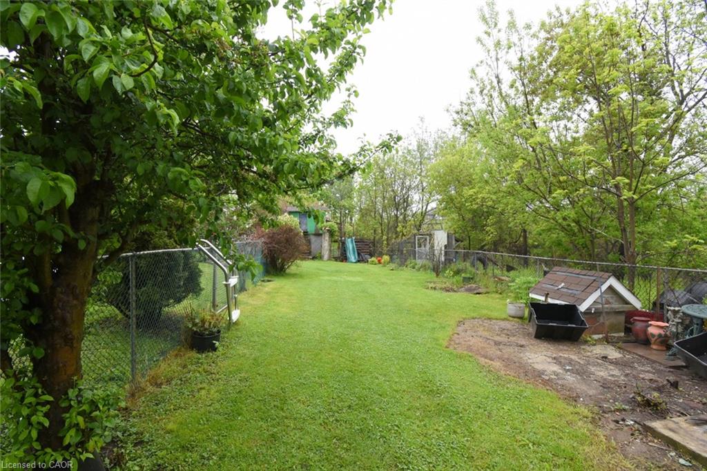64 Winnett Street N Property Photo 37