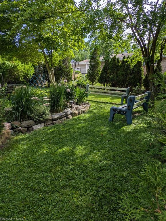 64 Winnett Street N Property Photo 45