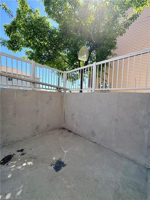 8c-50 Howe Drive Property Photo 15