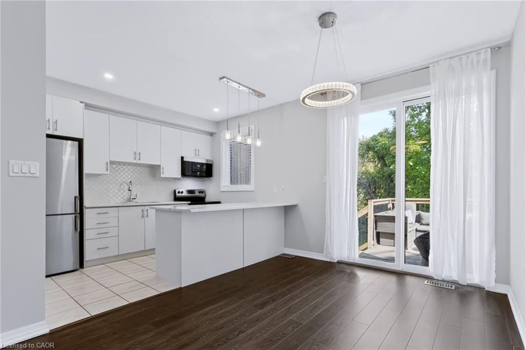 22-290 Barton Street W Property Photo 8