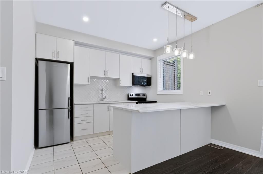 22-290 Barton Street W Property Photo 9