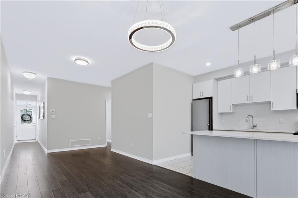 22-290 Barton Street W Property Photo 11
