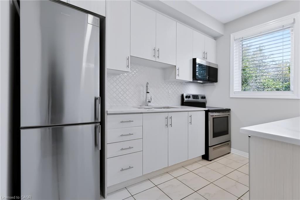 22-290 Barton Street W Property Photo 12