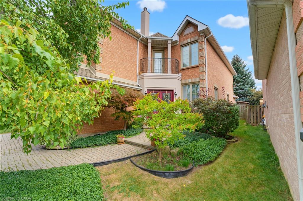 144 Cove Crescent Property Photo 2