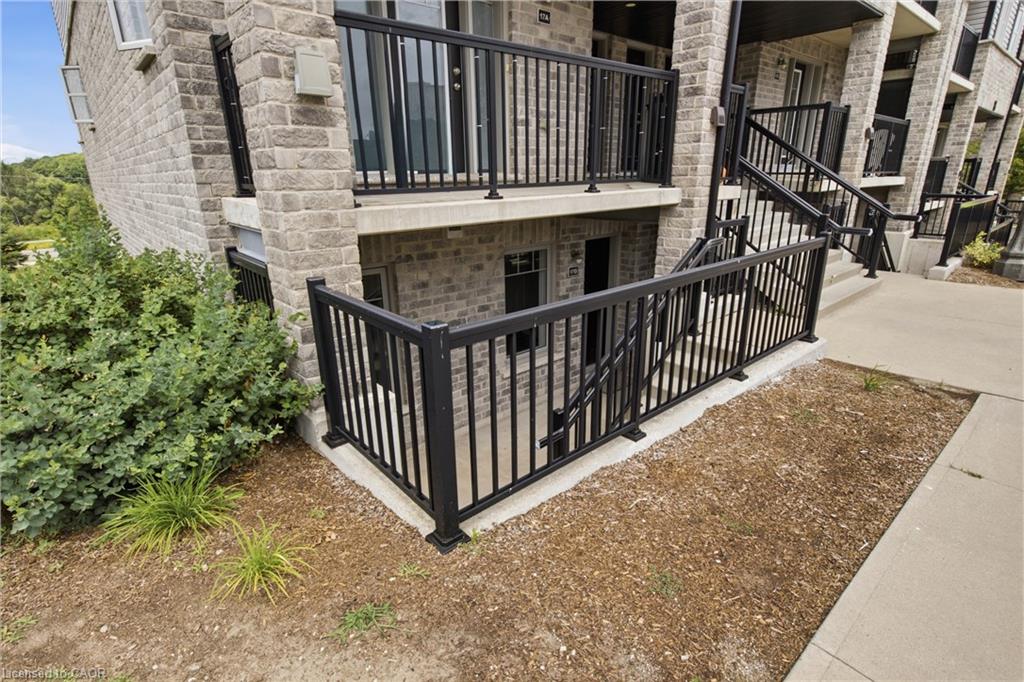 17g-1989 Ottawa Street S Property Photo 4
