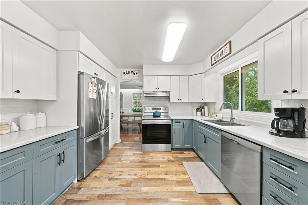 9793 Dickenson Road W Property Photo 17
