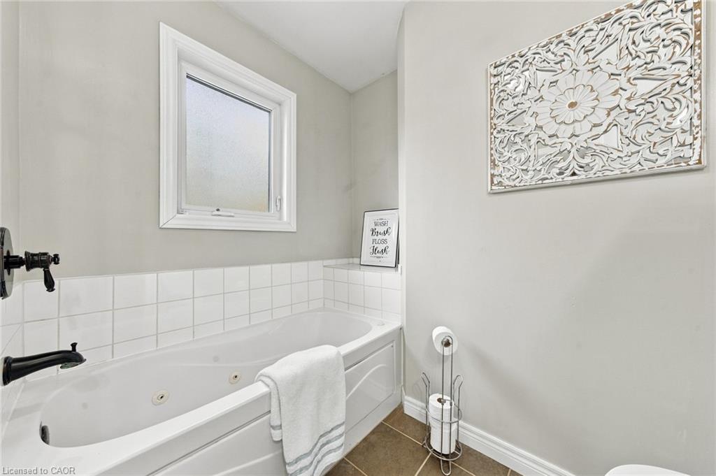 9793 Dickenson Road W Property Photo 31