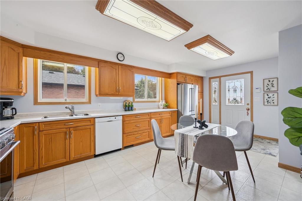 136 Woodlawn Avenue Property Photo 4