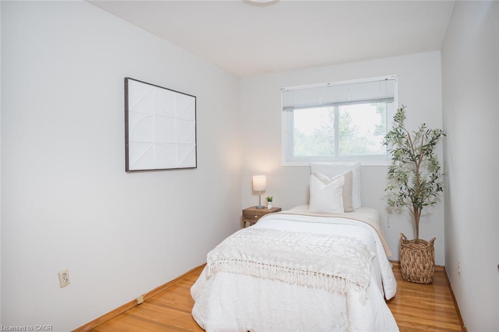 1237 Redbank Crescent Property Photo 13