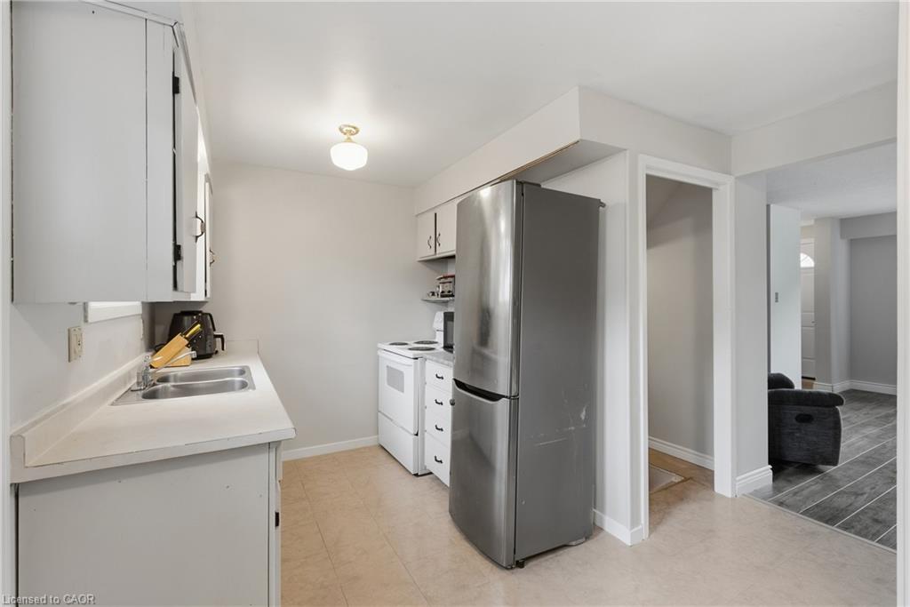22-25 Linfield Drive Property Photo 7