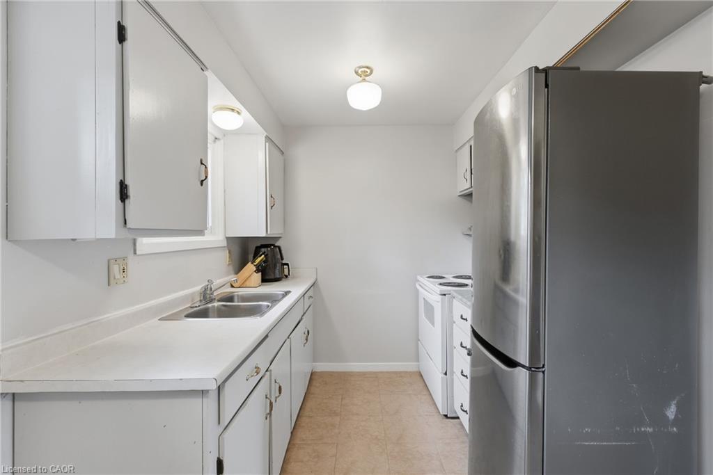 22-25 Linfield Drive Property Photo 8