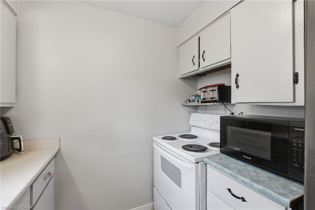 22-25 Linfield Drive Property Photo 9