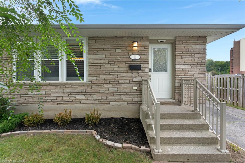 63 Cedarhill Crescent Property Photo 1