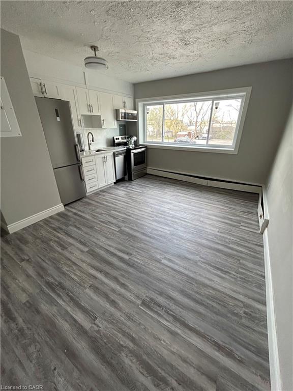 205-385 Melvin Avenue Property Photo 1