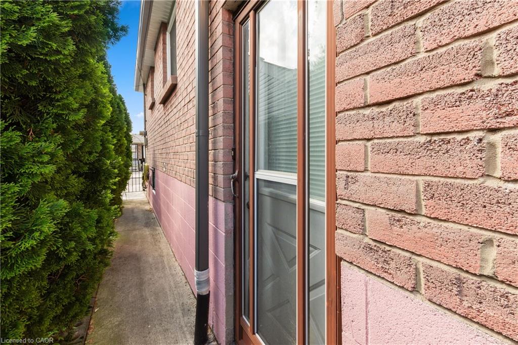 202 Ray Street N Property Photo 41