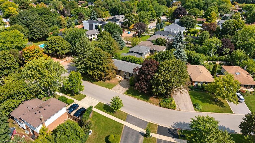 2490 Yarmouth Crescent Property Photo 6