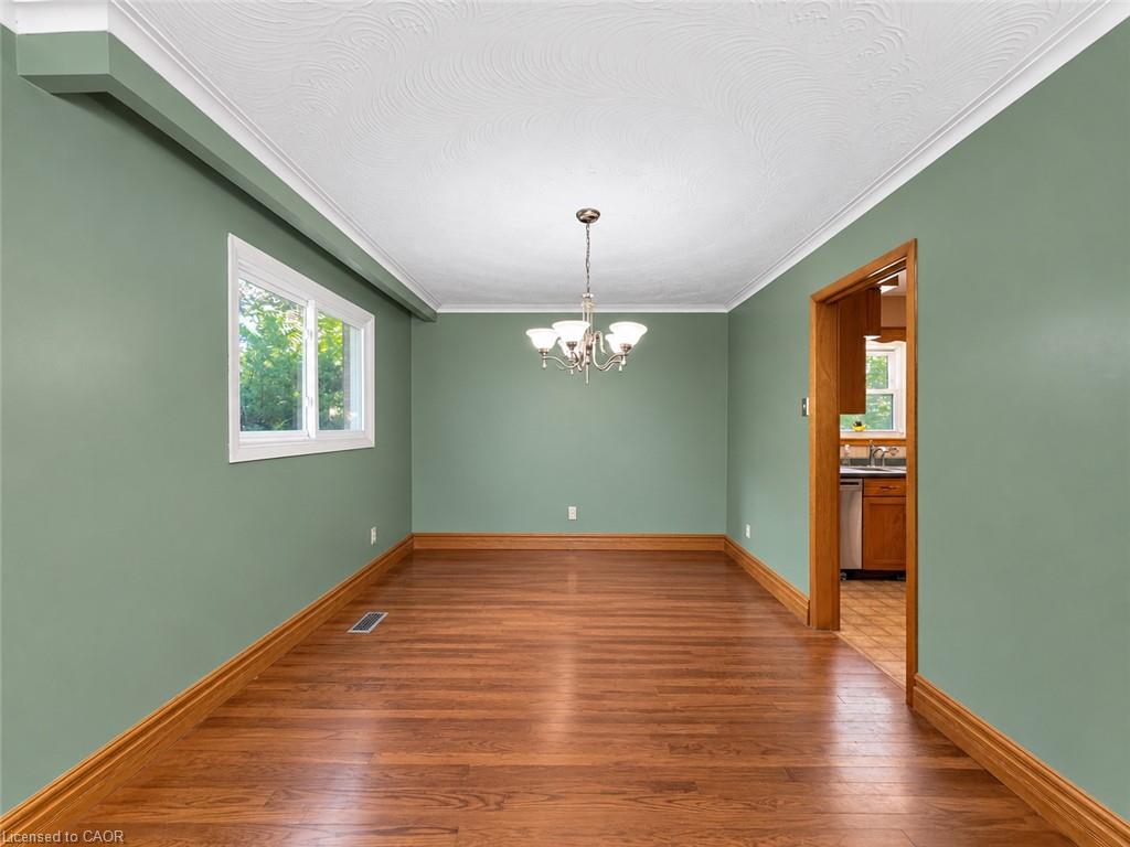 2490 Yarmouth Crescent Property Photo 13