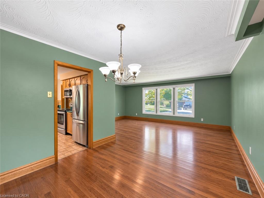 2490 Yarmouth Crescent Property Photo 14