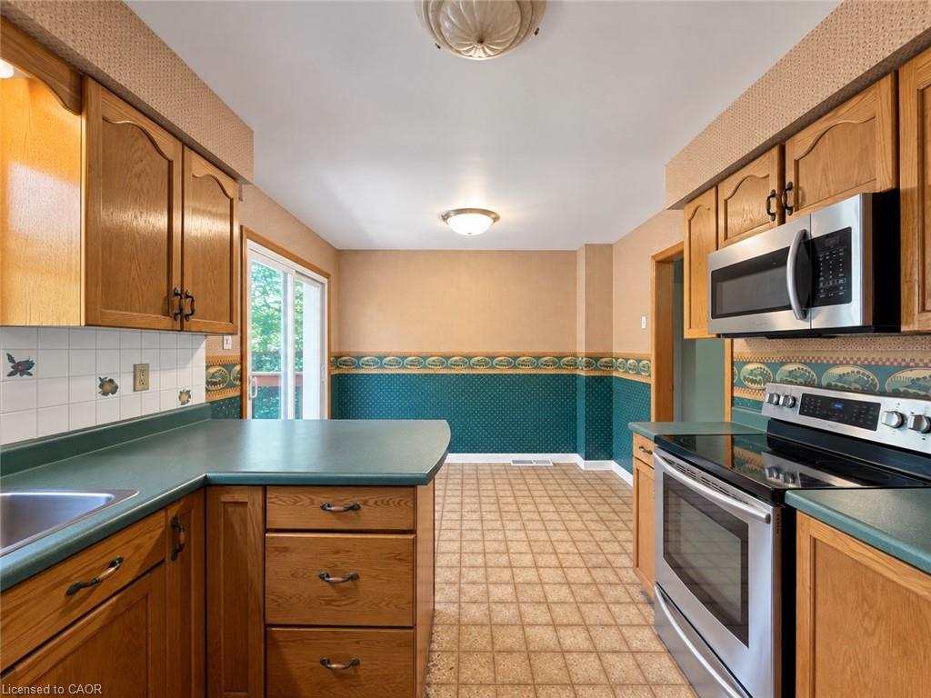 2490 Yarmouth Crescent Property Photo 16