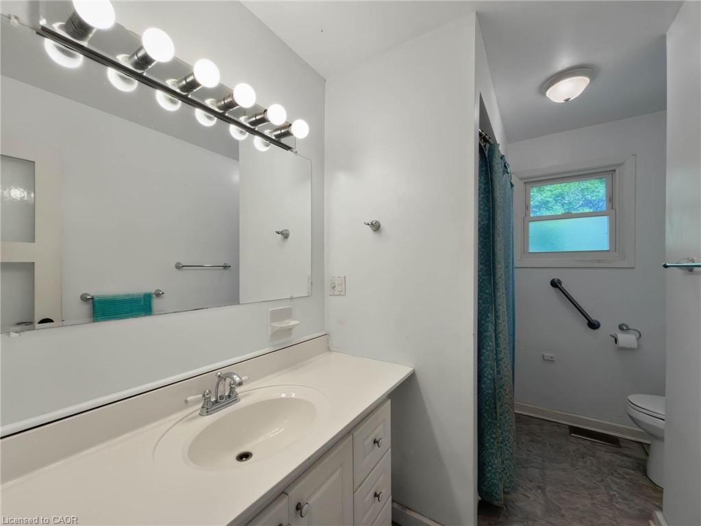 2490 Yarmouth Crescent Property Photo 20