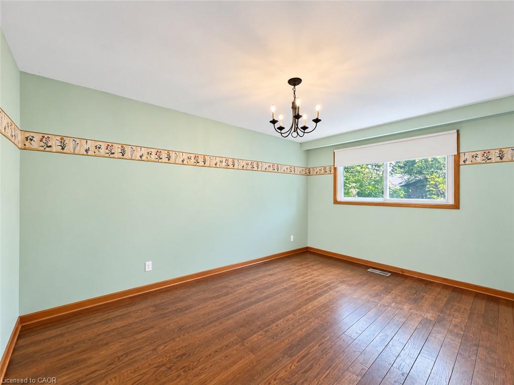 2490 Yarmouth Crescent Property Photo 27