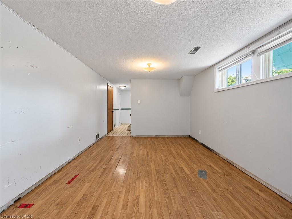 2490 Yarmouth Crescent Property Photo 30
