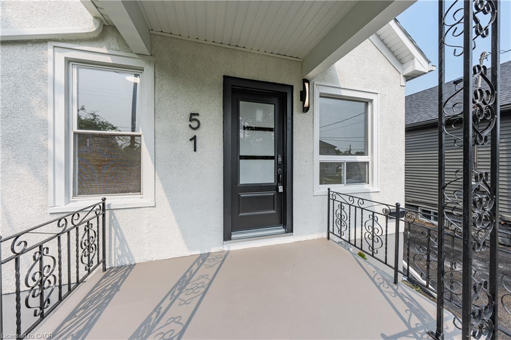 51 Queen Street S Property Photo 4