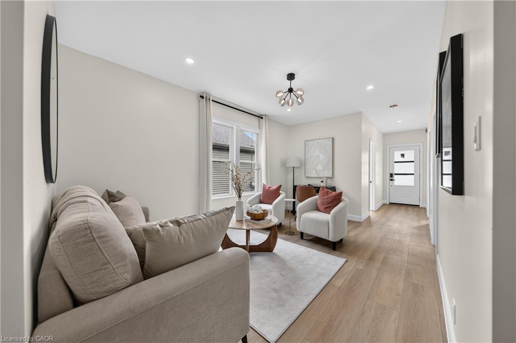 51 Queen Street S Property Photo 8