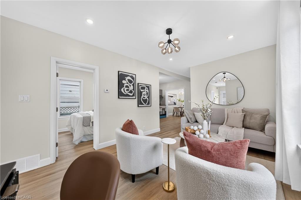51 Queen Street S Property Photo 9