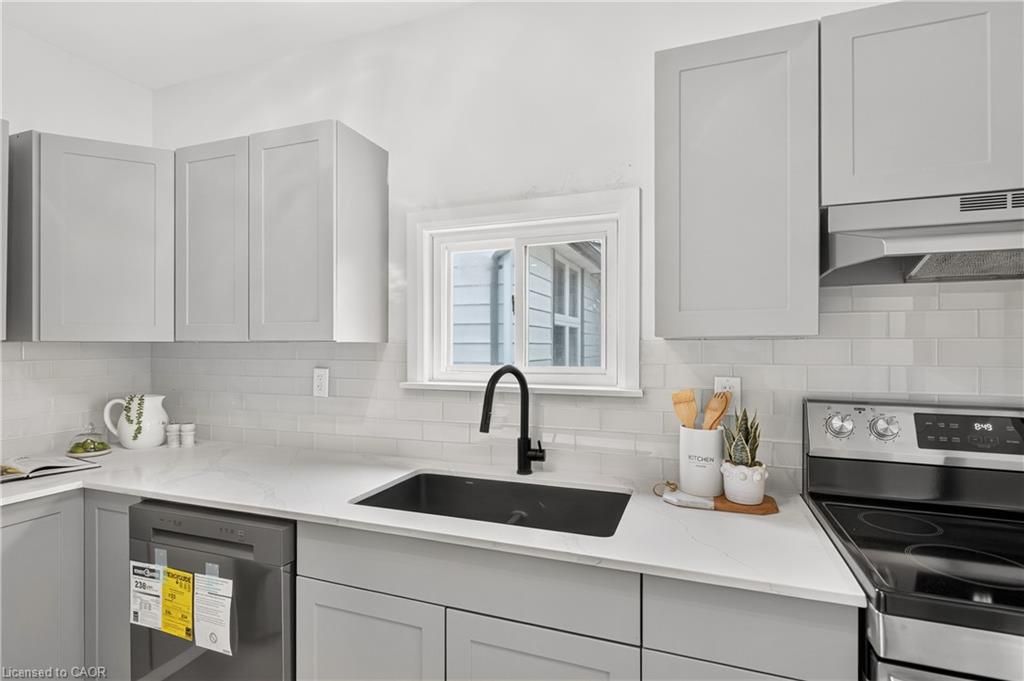 51 Queen Street S Property Photo 16