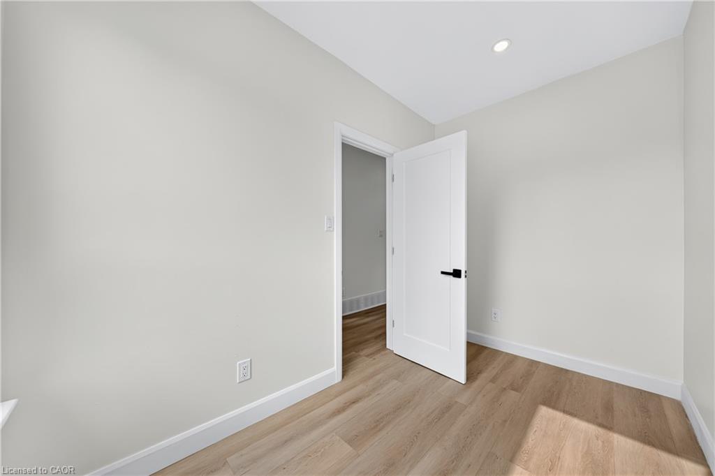 51 Queen Street S Property Photo 29