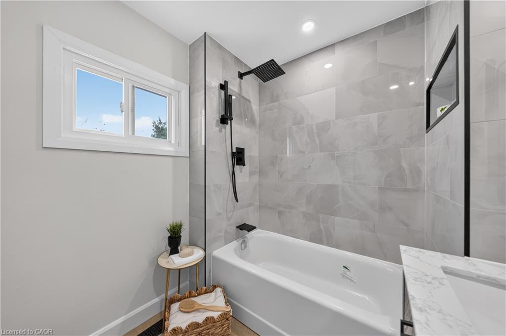 51 Queen Street S Property Photo 31