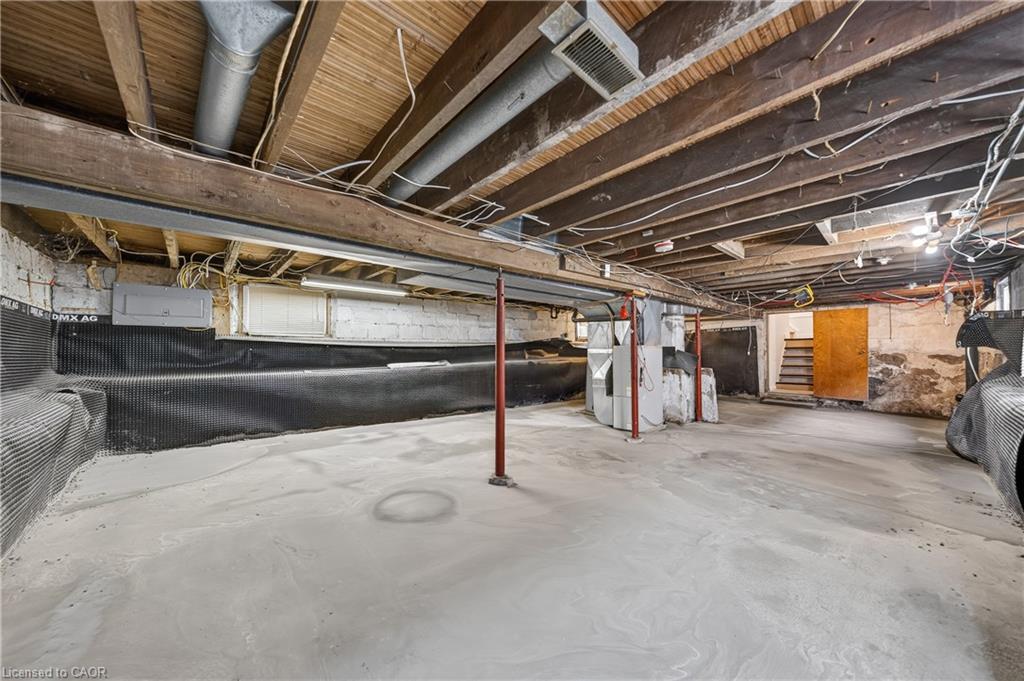 51 Queen Street S Property Photo 33