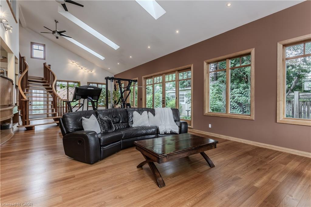 707 Ross Street Property Photo 17