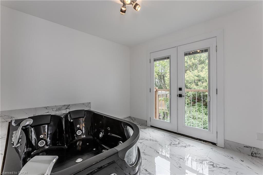 707 Ross Street Property Photo 29
