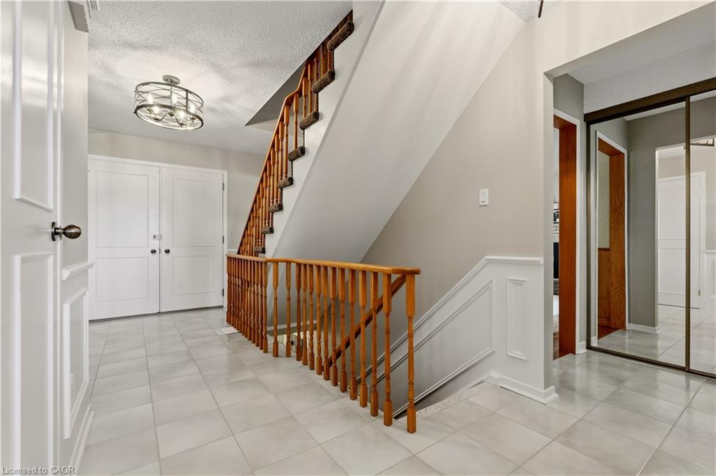 6888 Barrisdale Drive Property Photo 9