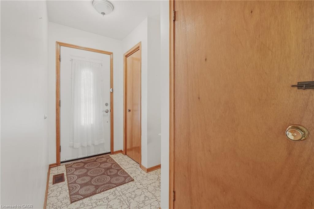 137 Picton Street E Property Photo 2