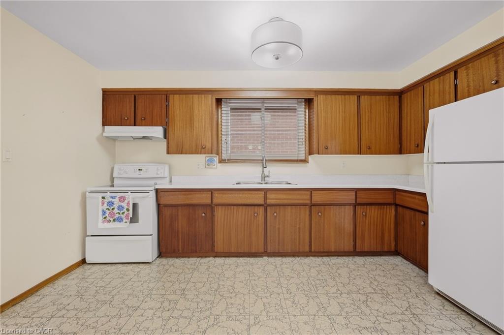 137 Picton Street E Property Photo 5