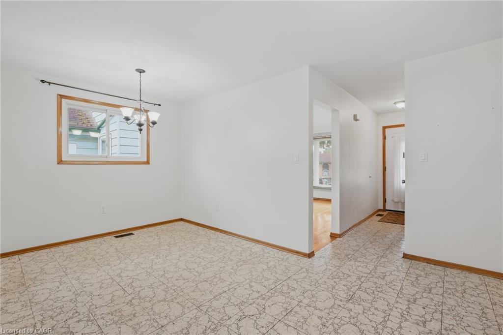 137 Picton Street E Property Photo 7