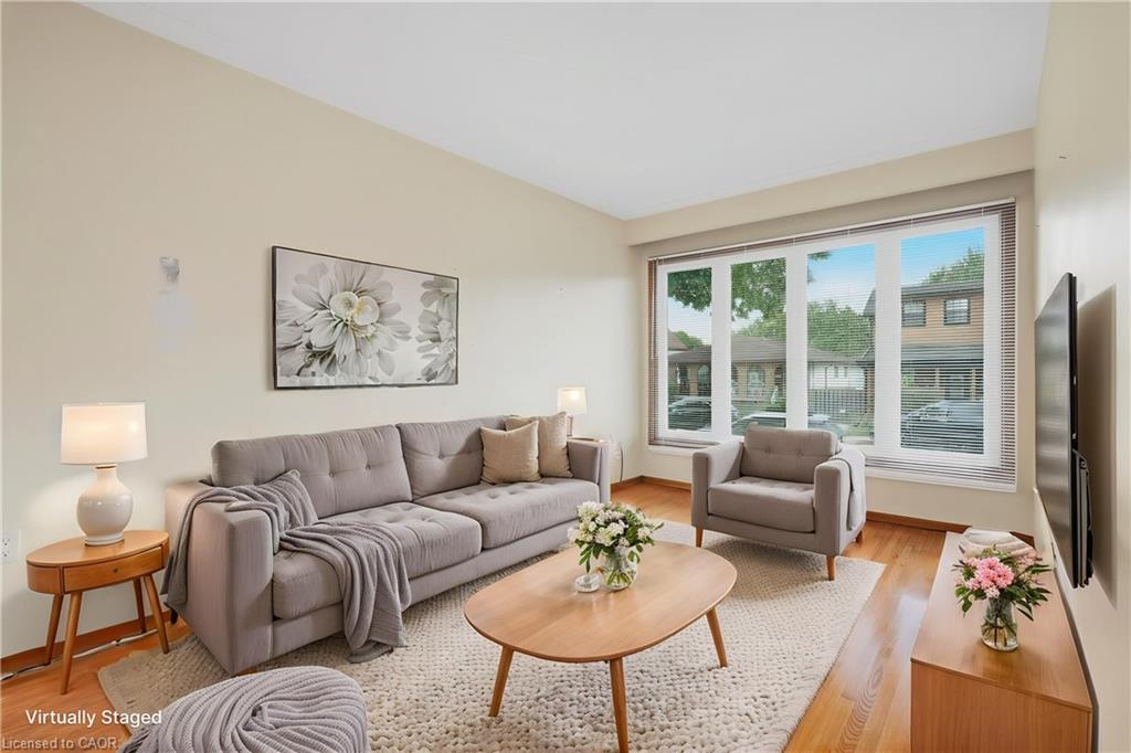 137 Picton Street E Property Photo 8
